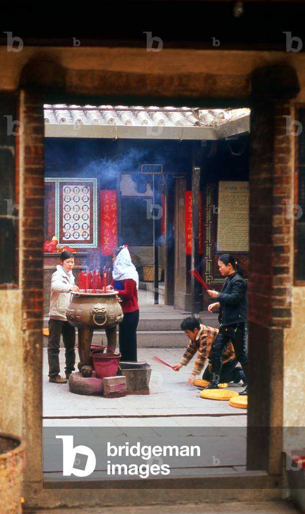 China: Visitors at the Guandi Temple dedicated to General Guan Yu, the Three Kingdoms' hero turned God of War, Quanzhou, Fujian Province