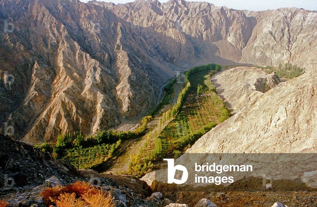 China: The narrow artery that forced all travellers into the Tiemenguan (The Iron Gate Pass), the ancient strategic strongpoint controlling the Silk Road near Korla, Xinjiang Province (photo)