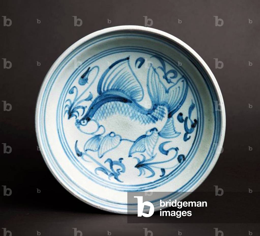 Vietnam: Blue and White Fish Plate with fanciful depiction of flounder like fish with extravagant fins swimming amongst water plants. Later Lê Dynasty (1533-1788)