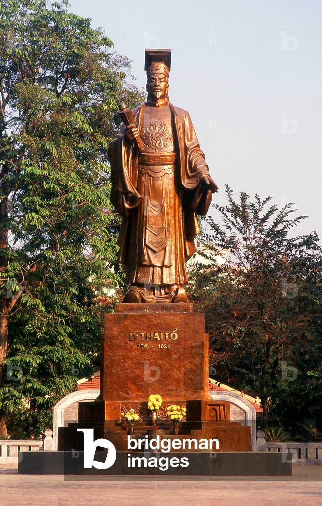 Vietnam: Ly Thai To statue, Indira Gandhi Park, Ho Hoan Kiem Lake, Hanoi