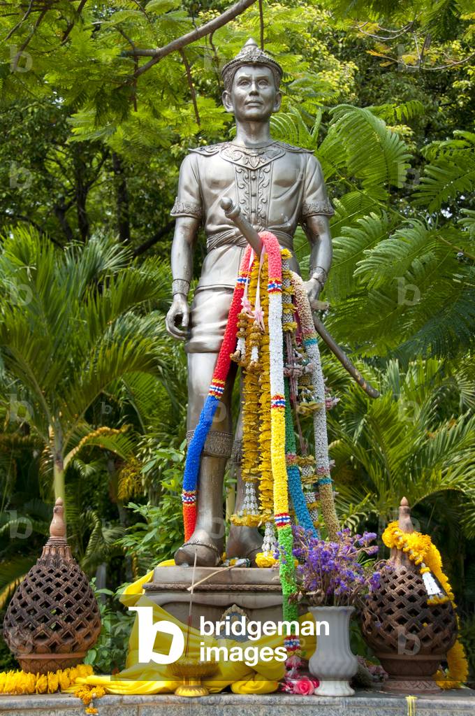 Thailand: Statue of King Mangrai the Great, the founder of Chiang Mai, at Wat Phra Singh, Chiang Mai