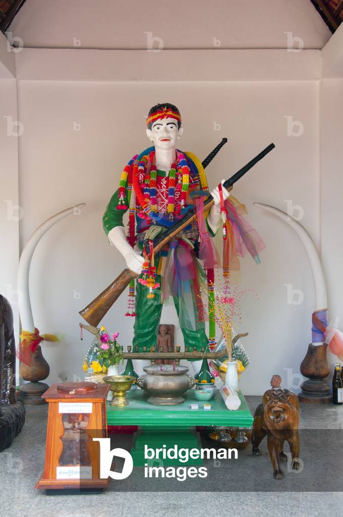 Thailand: Statue of local hero Chao Tipchang, 19th century Lord of Lampang, Wat Phra Kaeo Don Tao, Lampang, Lampang Province