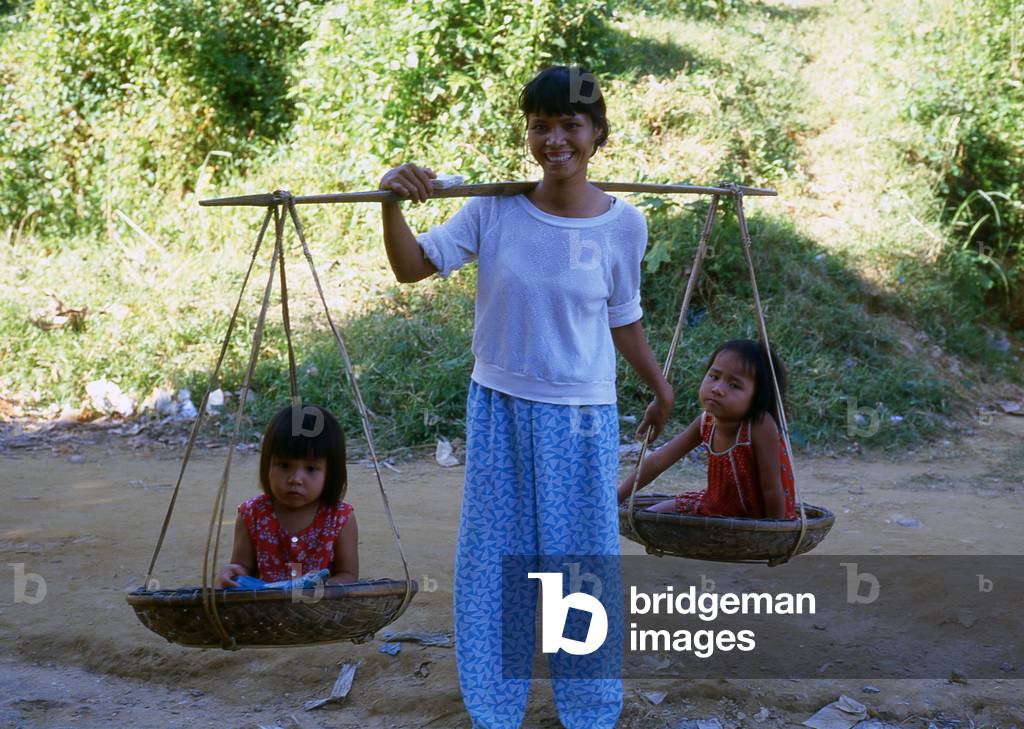 Vietnam: Mother and daughters at the edge of the Perfume River, near Hue