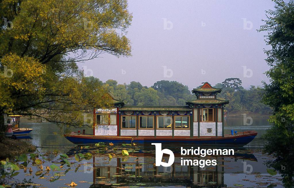 China: Pleasure boat on the lake, Imperial Summer Villa (Bishu Shanzhuang), Chengde, Hebei Province