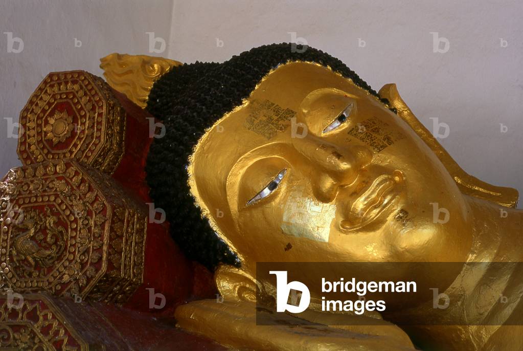 Thailand: Reclining Buddha statue at Wat Chedi Luang, Chiang Mai, Northern thailand