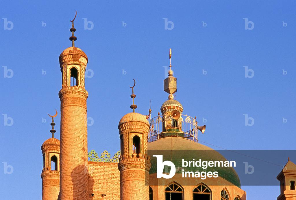 China: The dome and minarets of the Friday Mosque (Jama Masjid) at dusk, Karghilik, Xinjiang Province (photo)