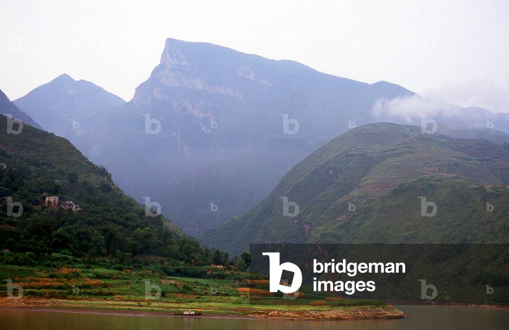 China: Early morning in the Qutang Gorge, smallest of the Three Gorges, Yangtze (Yangzi) River