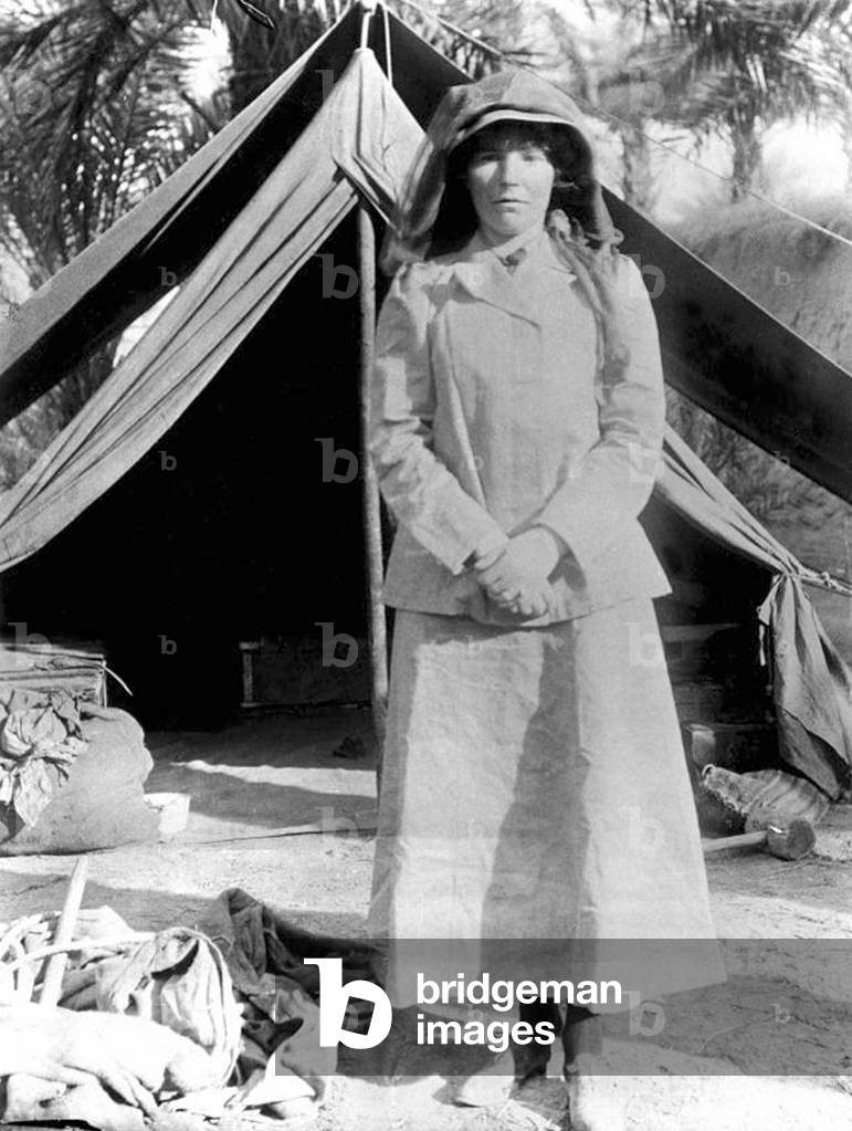 Gertrude Bell visiting archaeological excavations in Babylon, Iraq, 1909 (b/w photo)