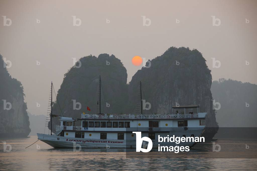Vietnam: The sun sets over Halong Bay, Quang Ninh Province