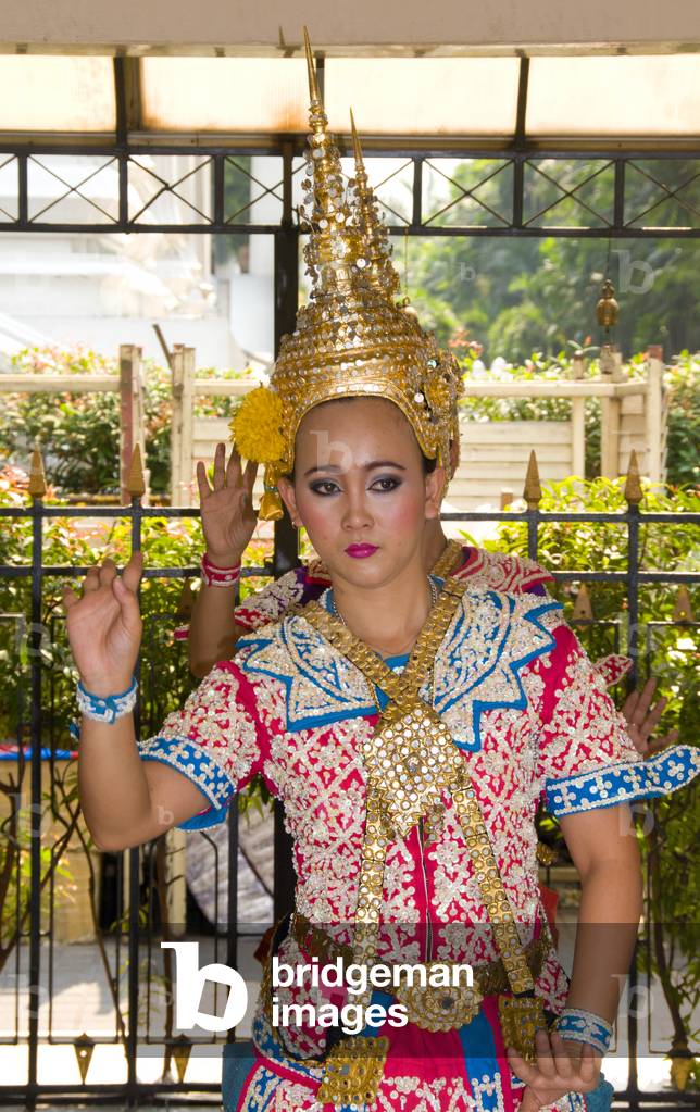 Thailand: Thai traditional dancers at the Erawan Shrine (San Phra Phrom), Bangkok