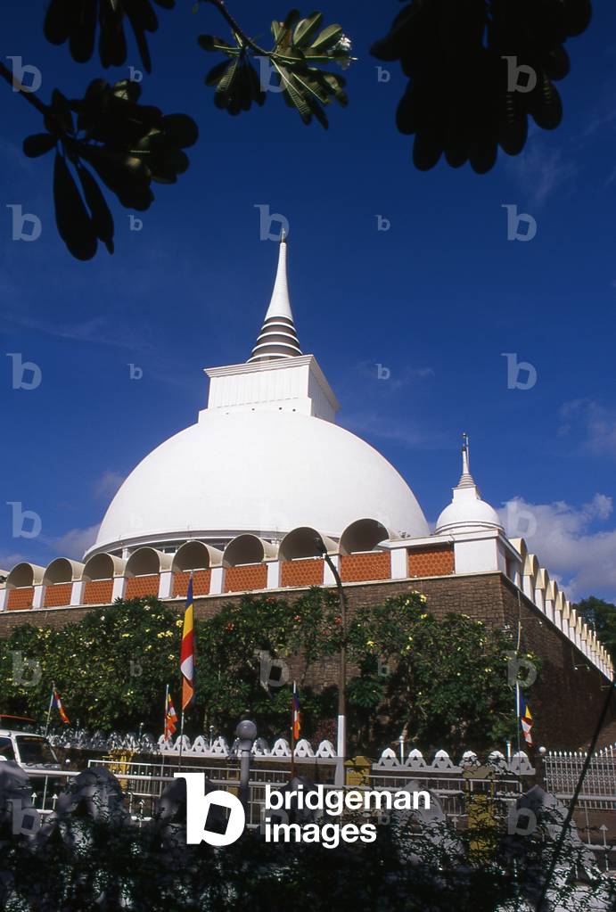 Sri Lanka: The huge dagoba at the Gangatilaka Vihara (temple), Kalutara