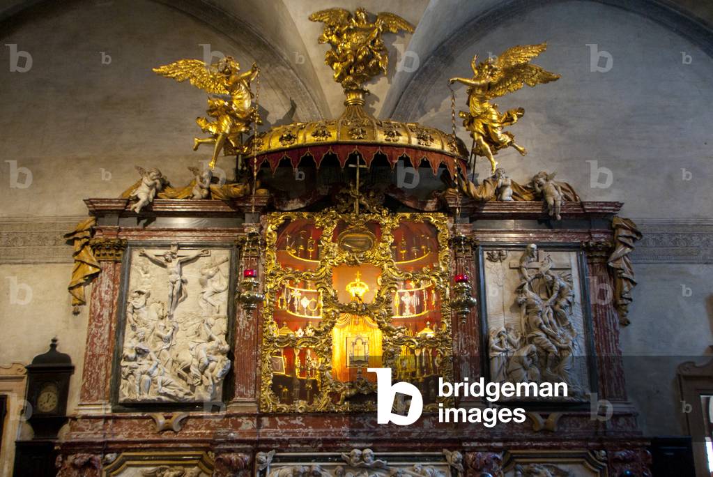 Italy: The Altar of the Relics (1711) by Francesco Penso (called 'Cabianca' c. 1665 - 1737), Sacristy, Basilica of Santa Maria Gloriosa dei Frari, Venice (photo)