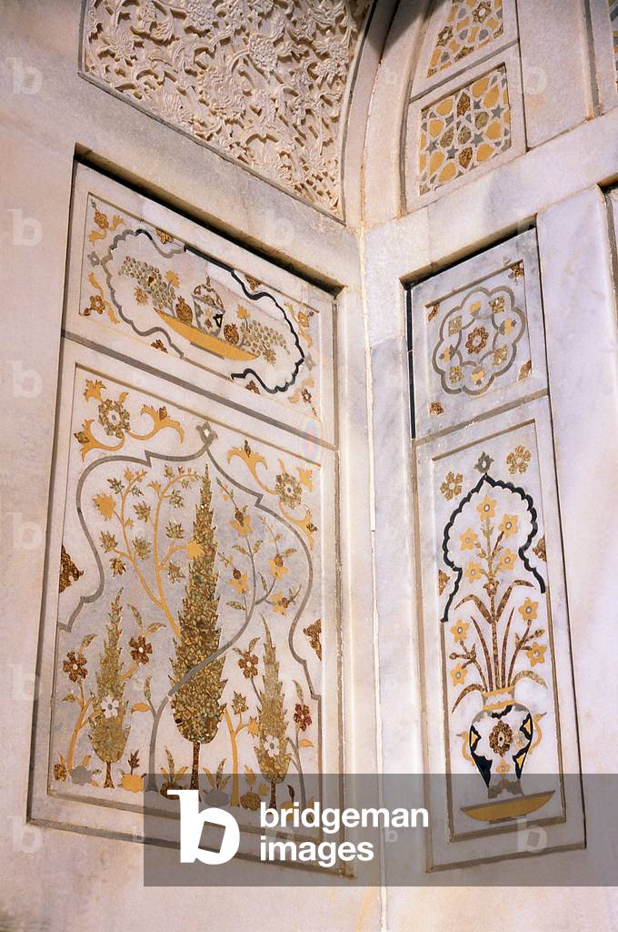 India: Elaborate pietra dura marble inlay at the tomb of I'timad-ud-Daulah, Agra