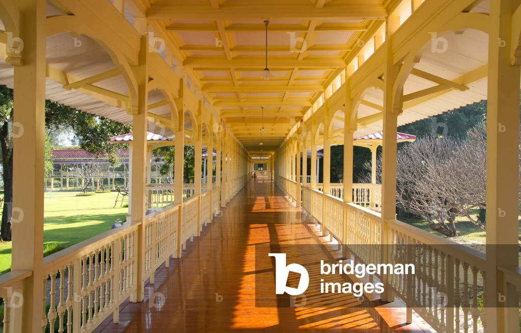 Thailand: The covered wooden verandas of the Phra Ratchaniwet Marukhathaiyawan royal palace, Cha-am, Phetchaburi Province
