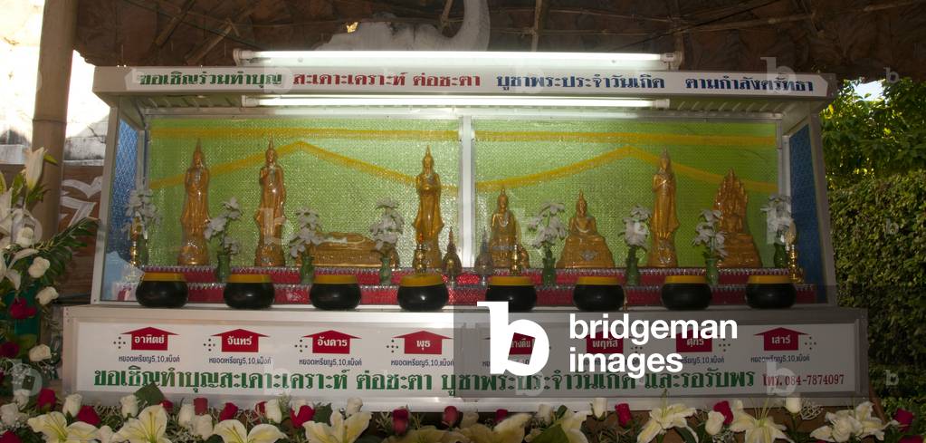 Thailand: Buddhas by days of the week at Wat Duang Di, Chiang Mai