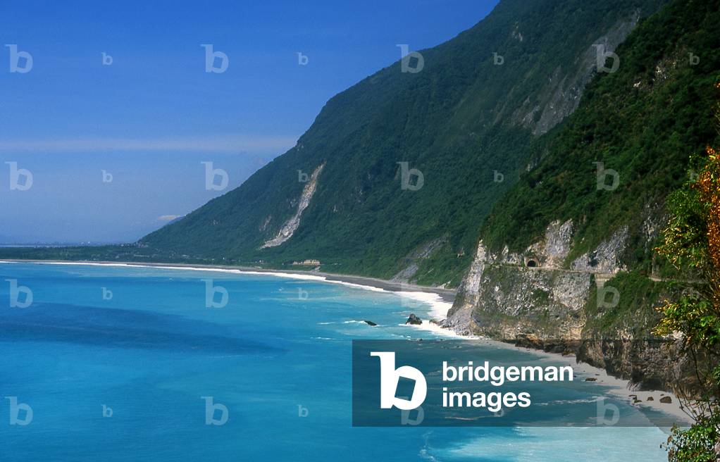 Taiwan: The Suhua Highway runs along Taiwan's East Coast above the Pacific Ocean clinging to the spectacular Chingshui (Qingshui) Cliffs