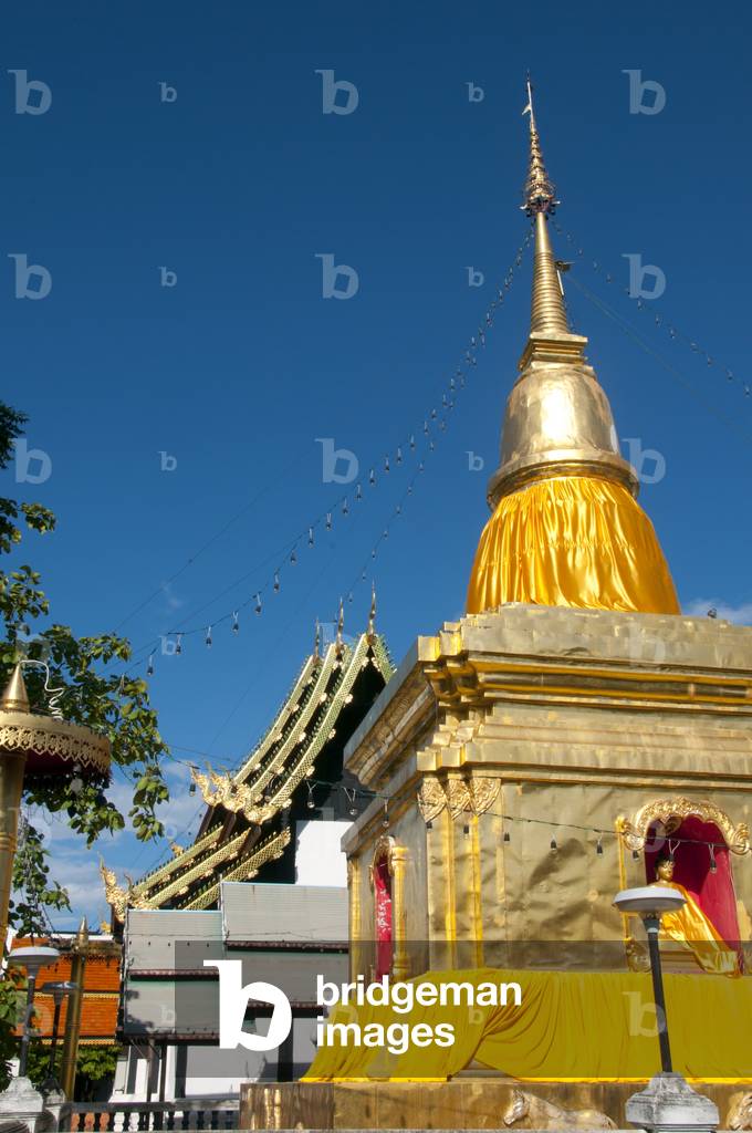 Thailand: Golden chedi and viharn, Wat Buak Khrok Luang, Chiang Mai