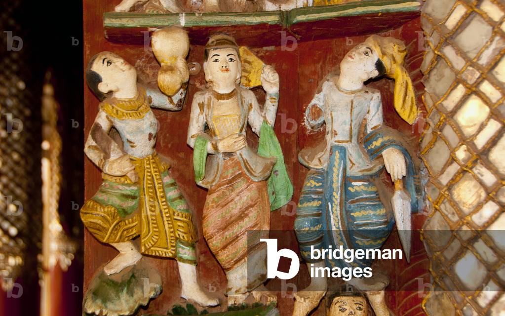 Burma / Myanmar: Elaborate woodcarving showing a scene from a Burmese folk tale in a pavilion at the Shwezigon Pagoda, Bagan (Pagan) Ancient City