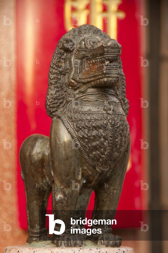 Thailand: Decorative <i>singha</i> (mythical lion) adorning the main <i>viharn</i> (assembly hall), Wat Pho Maen Khunaram, Bangkok