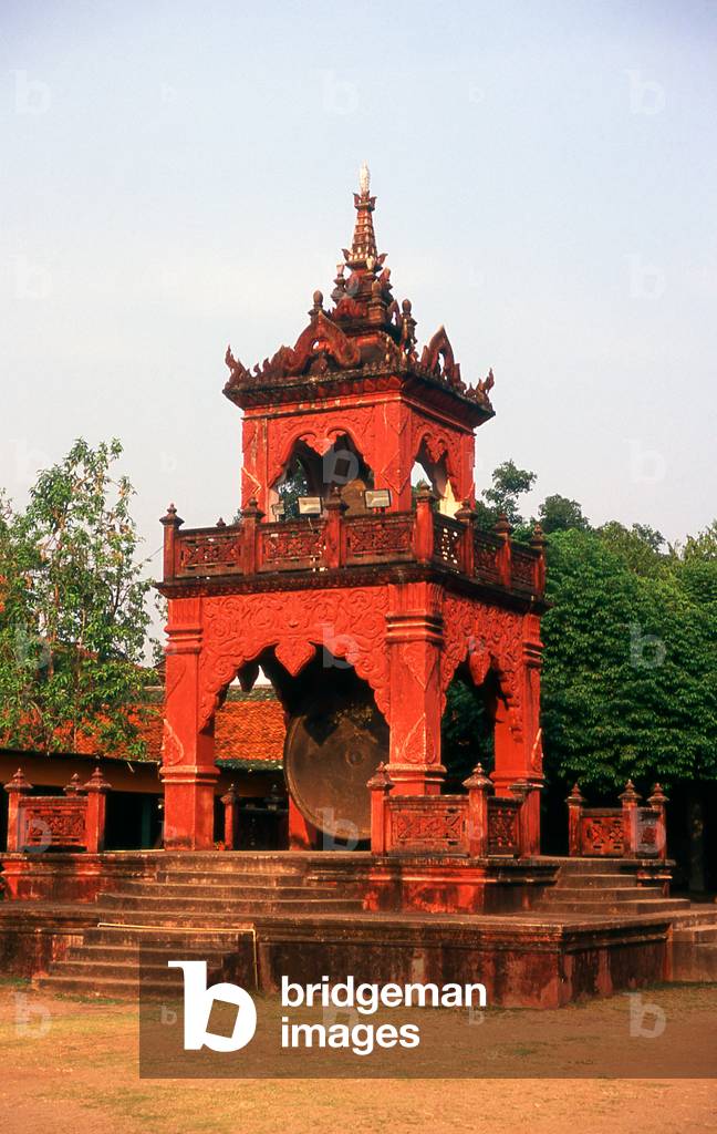 Thailand: One of the world's largest gong hangs in the grounds of Wat Phra That Haripunchai, Lamphun, northern Thailand