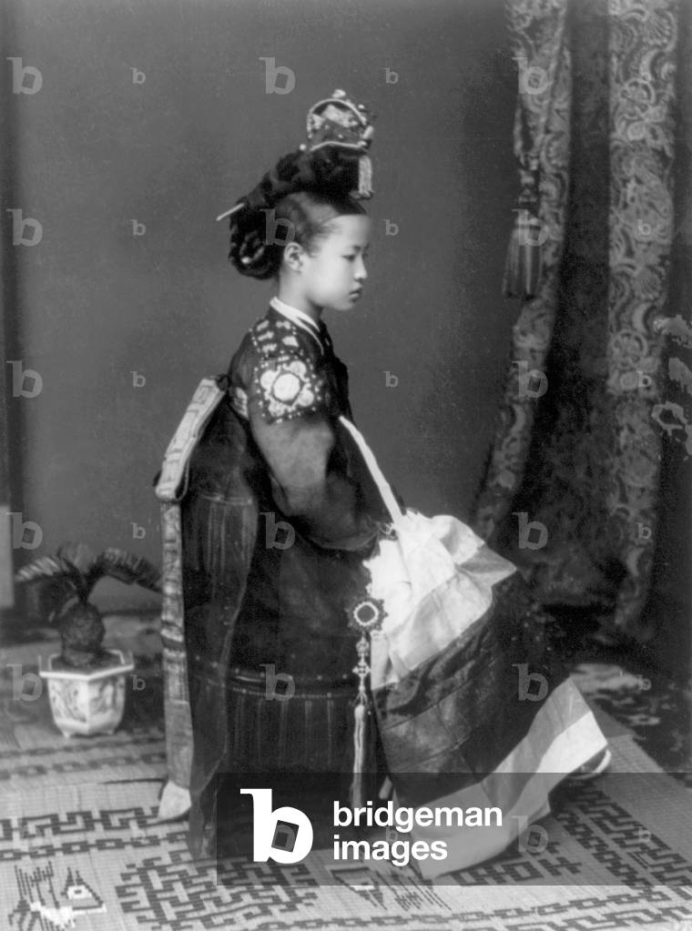 Korea: A seated 'kisaeng' entertainer, c. 1910