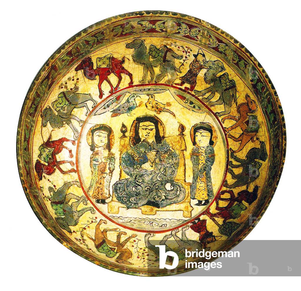 Iran / Persia: Decorated circular tray from Shahr-e-Rey, Iran, early 13th century