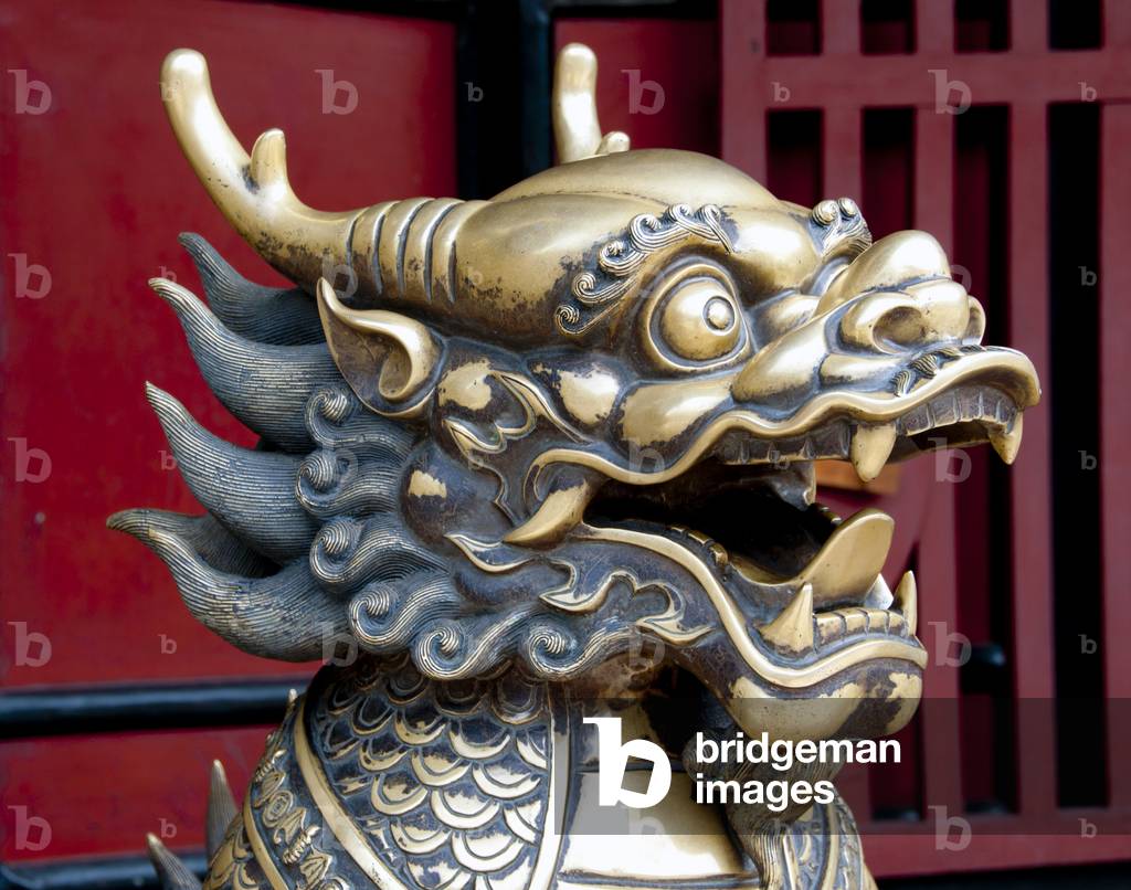 China: Mythical temple guardian, Wenshu Yuan (Wenshu Temple), Chengdu, Sichuan Province