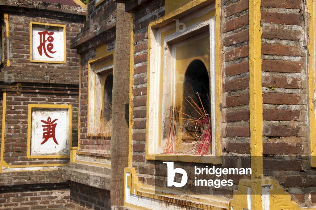 Vietnam: Tran Quoc Pagoda (Tran Quoc Buddhist temple), Ho Tay (West Lake), Hanoi