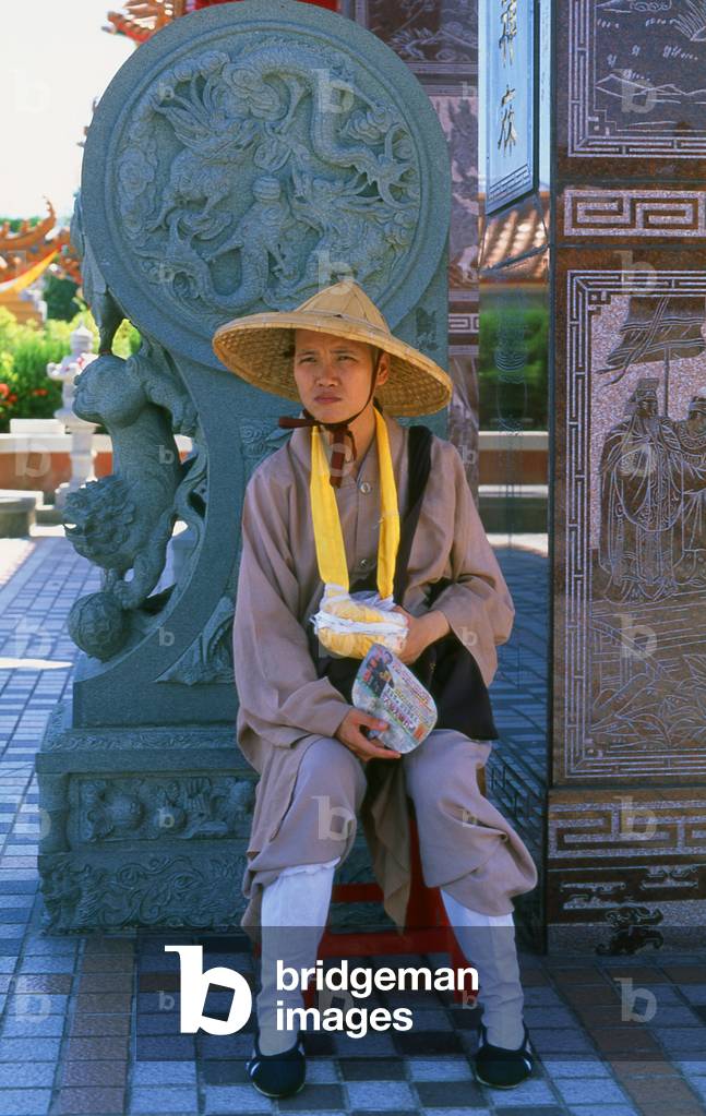 Taiwan: Buddhist Nun, Lotus Lake, Kaohsiung