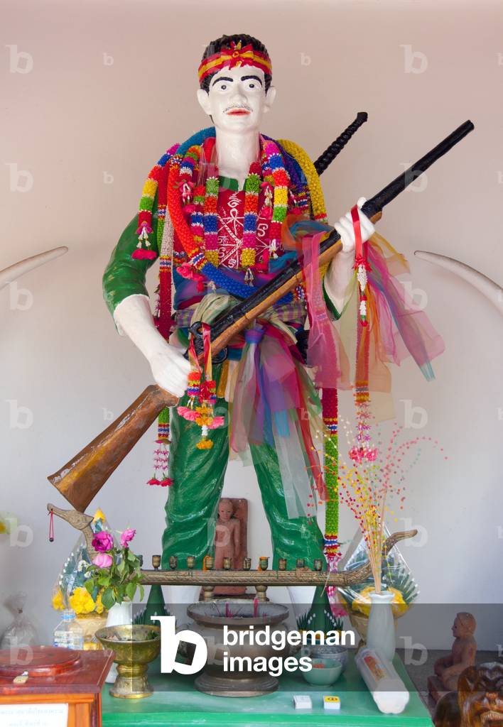 Thailand: Statue of local hero Chao Tipchang, 19th century Lord of Lampang, Wat Phra Kaeo Don Tao, Lampang, Lampang Province