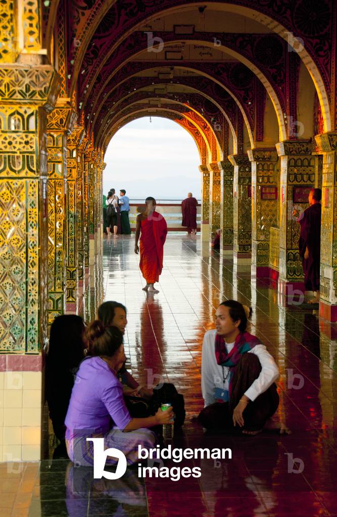Burma / Myanmar: Burmese students await the sunset at the Sutaungpyei Pagoda at the summit of Mandalay Hill, Mandalay (photo)