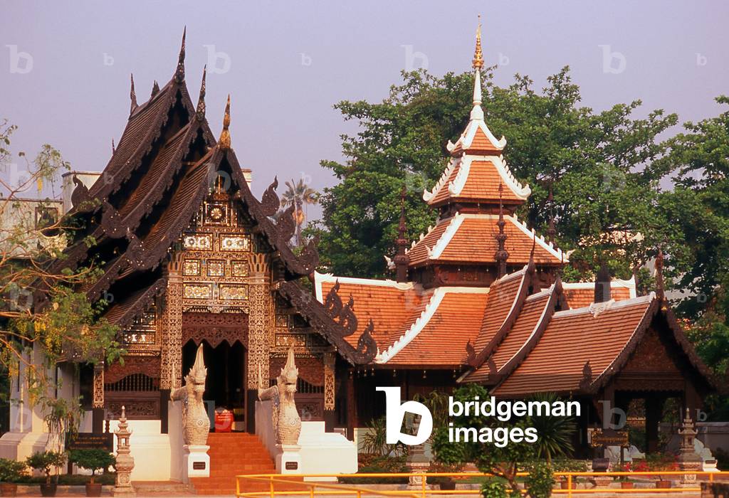 Thailand: The ubosot (ordination hall) and Phra Viharn Chatumuk Boraphachan (right), Wat Chedi Luang, Chiang Mai