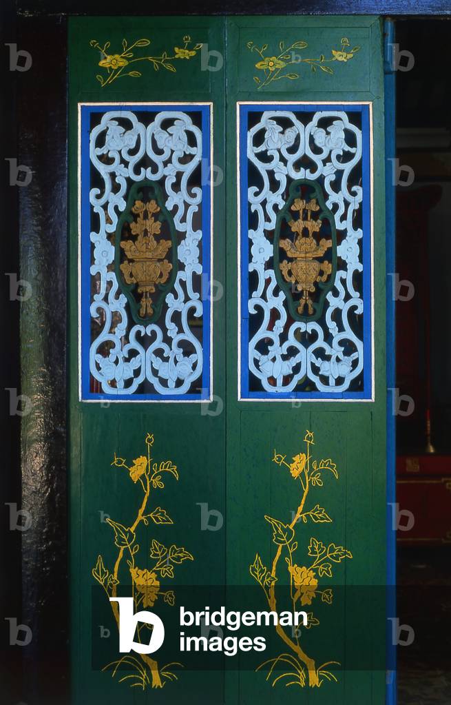 Vietnam: Elaborate shuttered doors at the main shrine in the Assembly Hall of the Hainan Chinese Congregation (Hainan Chinese Temple), Hoi An