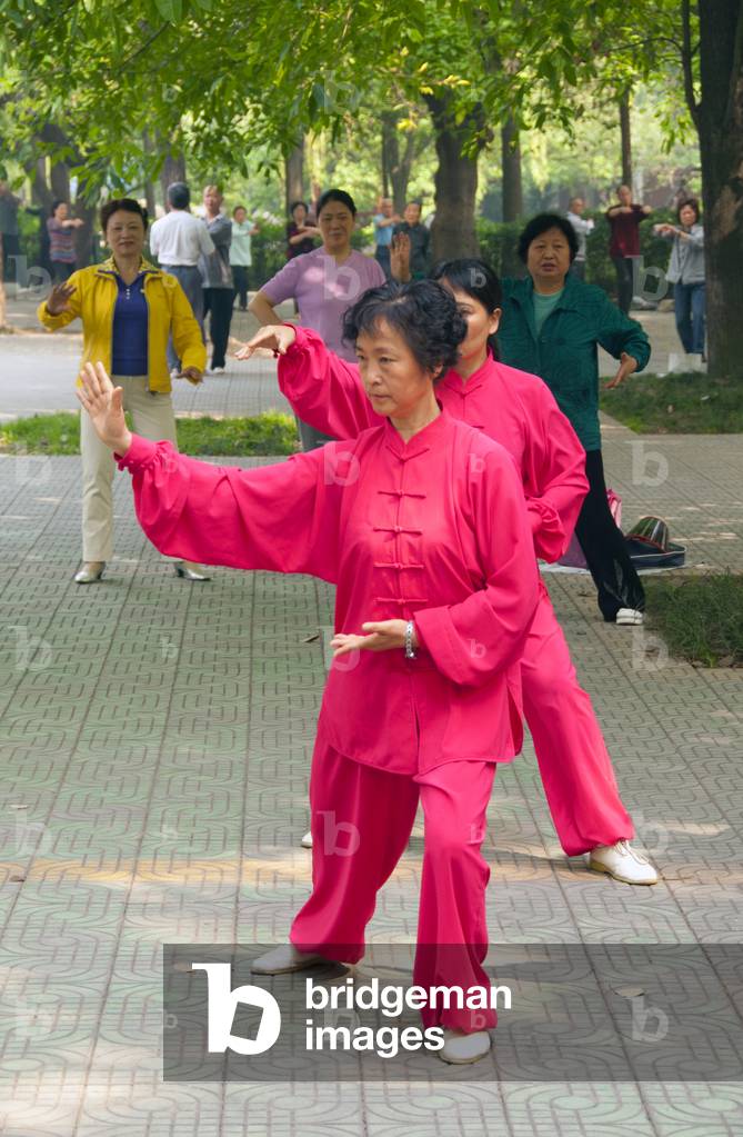 China: Renmin Gongyuan (People's Park) plays host to a variety of early morning exercise activities including Qigong and T'ai Chi. Chengdu, Sichuan Province