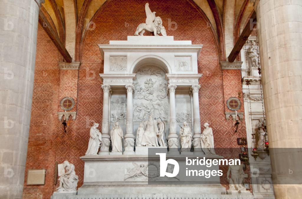 Italy: Monument to Titian (1488 / 1490 - 1576), Italian painter, Basilica of Santa Maria Gloriosa dei Frari, Venice (photo)