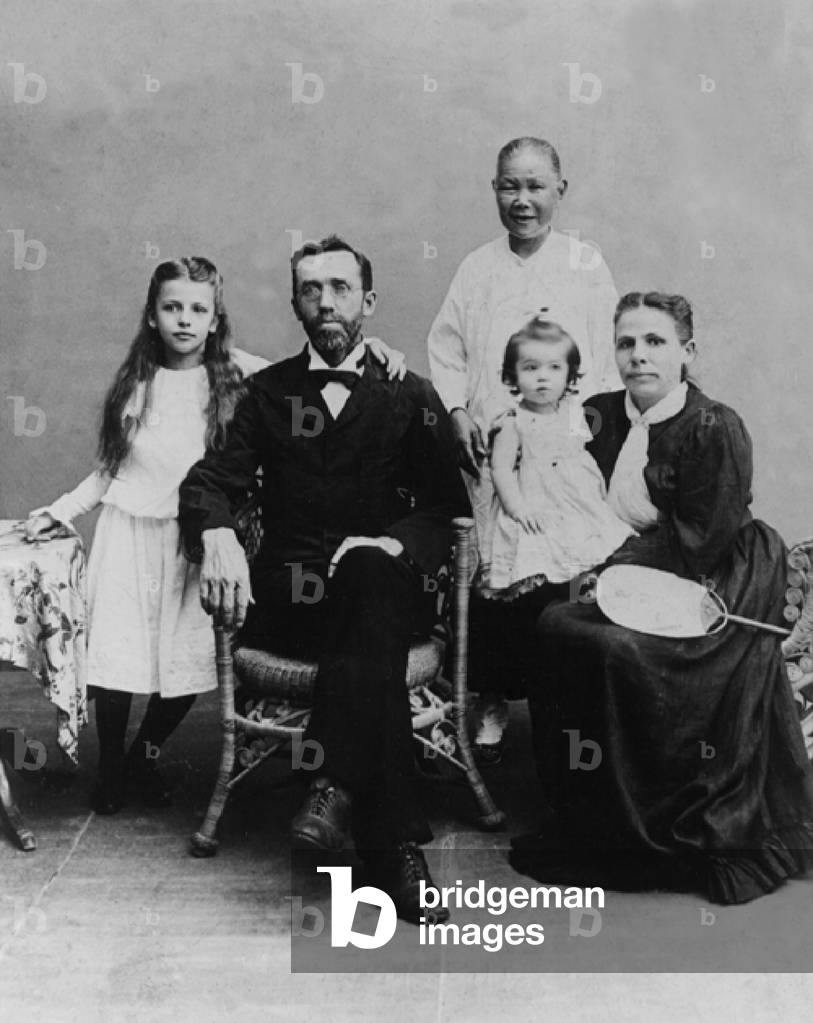USA / China: The Sydenstricker Family with Pearl Buck (left) and Wang Amah (rear), probably in Zhenjiang, c. 1890