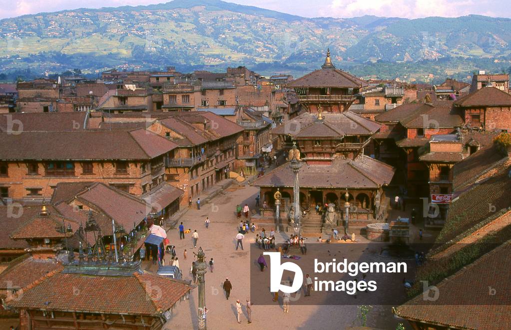 Nepal: The Hindu Dattatreya Temple with the Garuda pillar facing it, Tachupal Tol, or Dattatreya Square, Bhaktapur (1997)