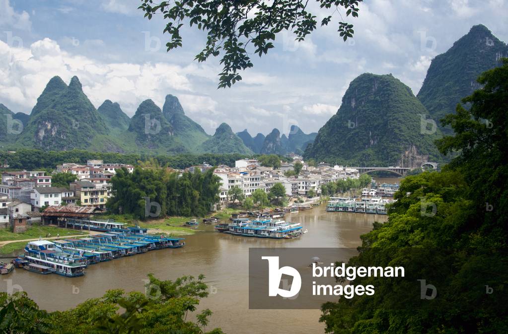 China: Boats on the Li River at Yangshuo, near Guilin, Guangxi Province