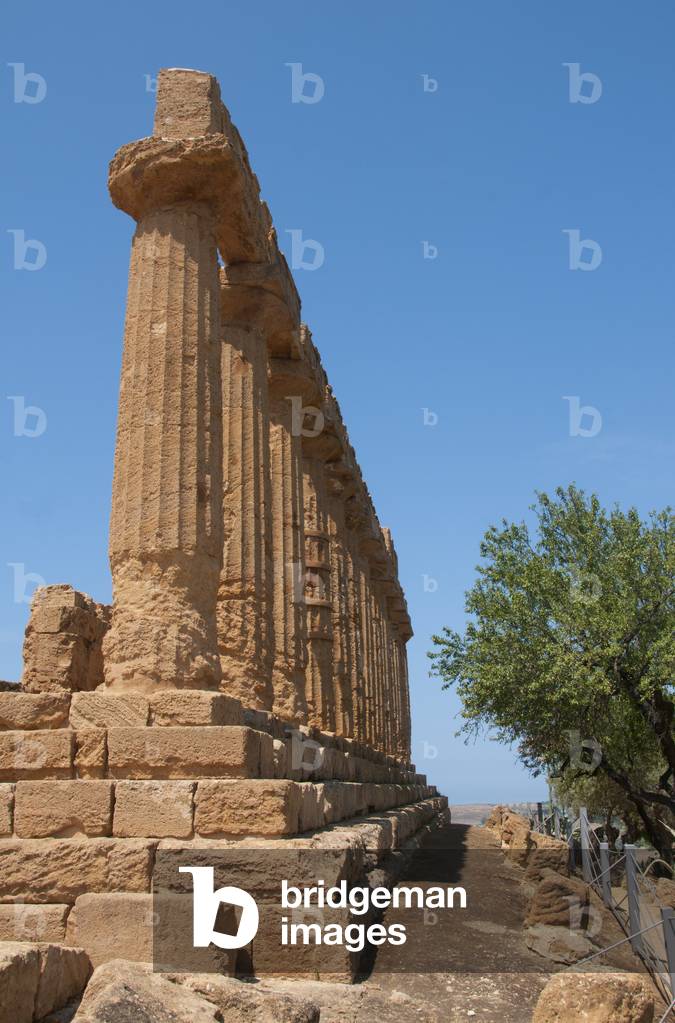Italy: Temple of Hera Lacinia (Temple of Juno) built c. 450 BCE, Valley of the Temples (Valle dei Templi), Agrigento, Sicily (photo)