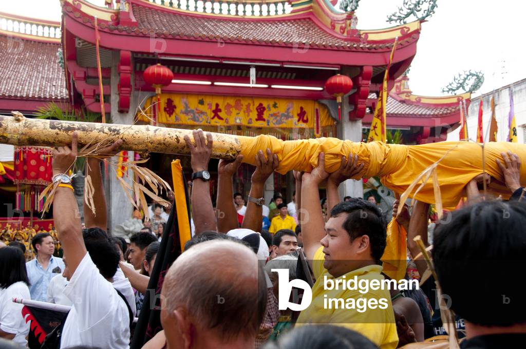 Thailand: The lowering of the Lantern Pole at San Chao Chui Tui (Chinese Taoist temple), Phuket Vegetarian Festival