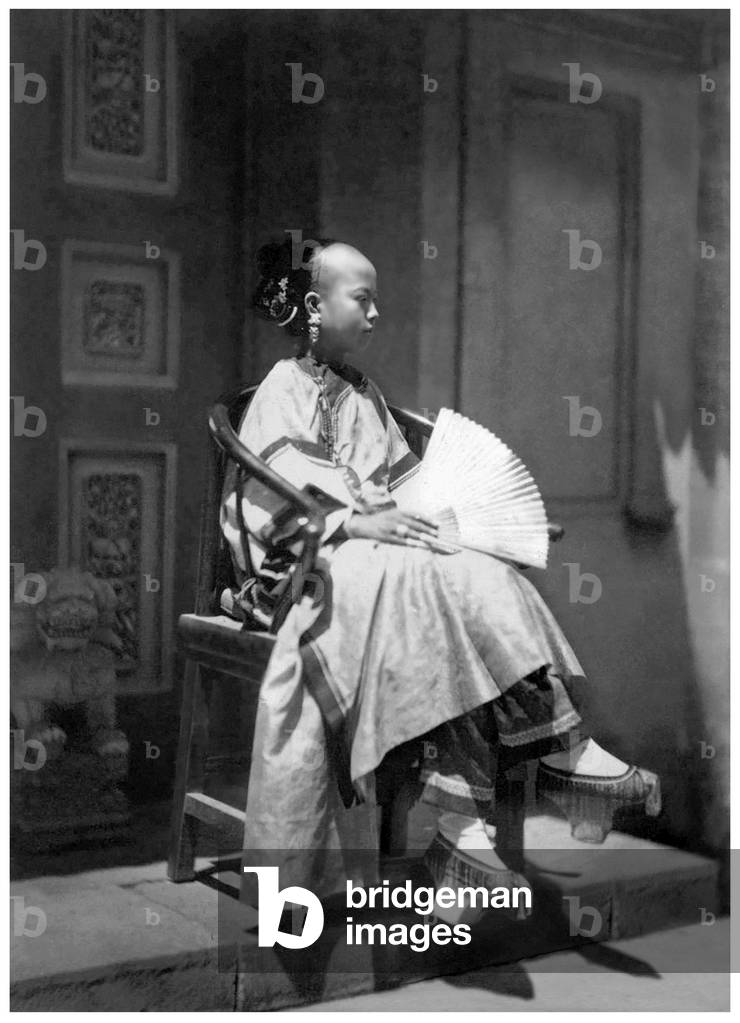 China: A young Manchu woman in traditional dress, Beijing, 1860s (photo)