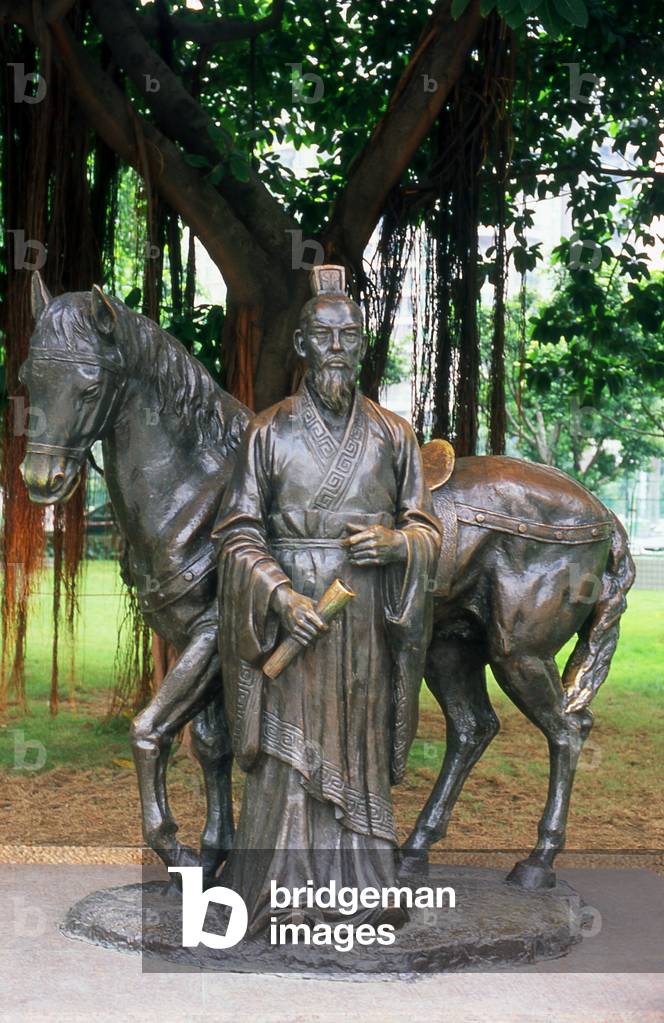 China: Confucius statue at the entrance to the Chen Family Temple (Chenjia Si), Guangzhou, Guangdong Province