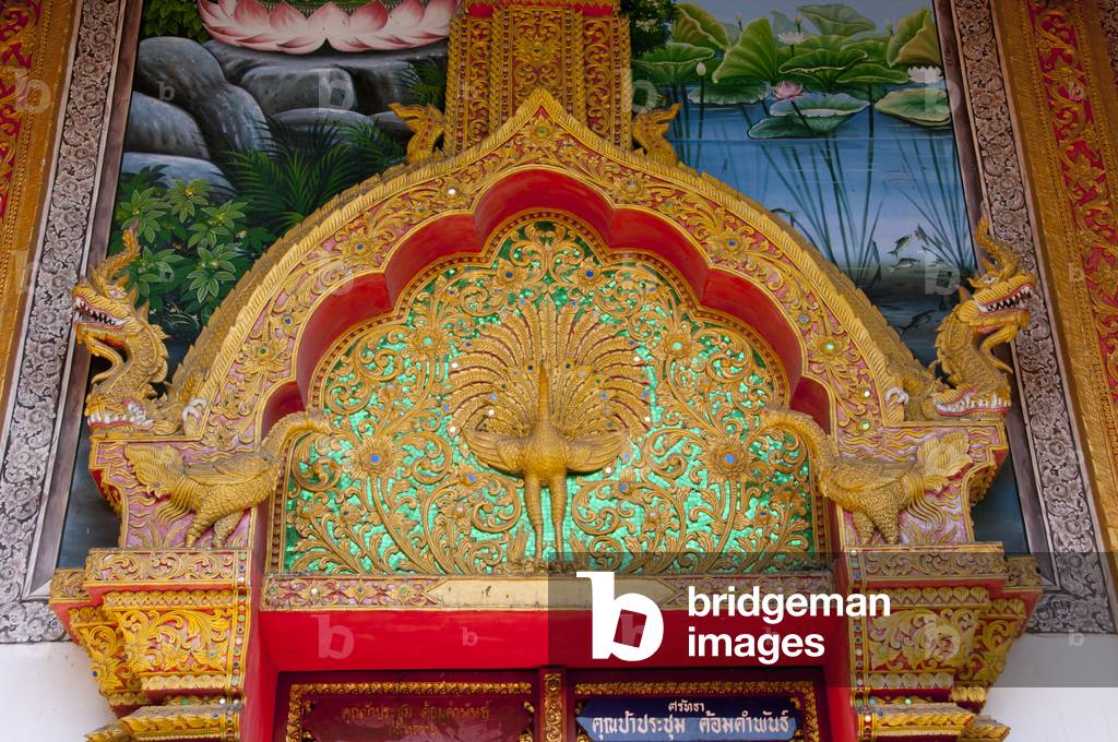 Thailand: Peacock design with hamsa (celestial swan or goose) to either side on the door pediment of the viharn at Wat Chetawan (Jetawan), Chiang Mai, northern Thailand