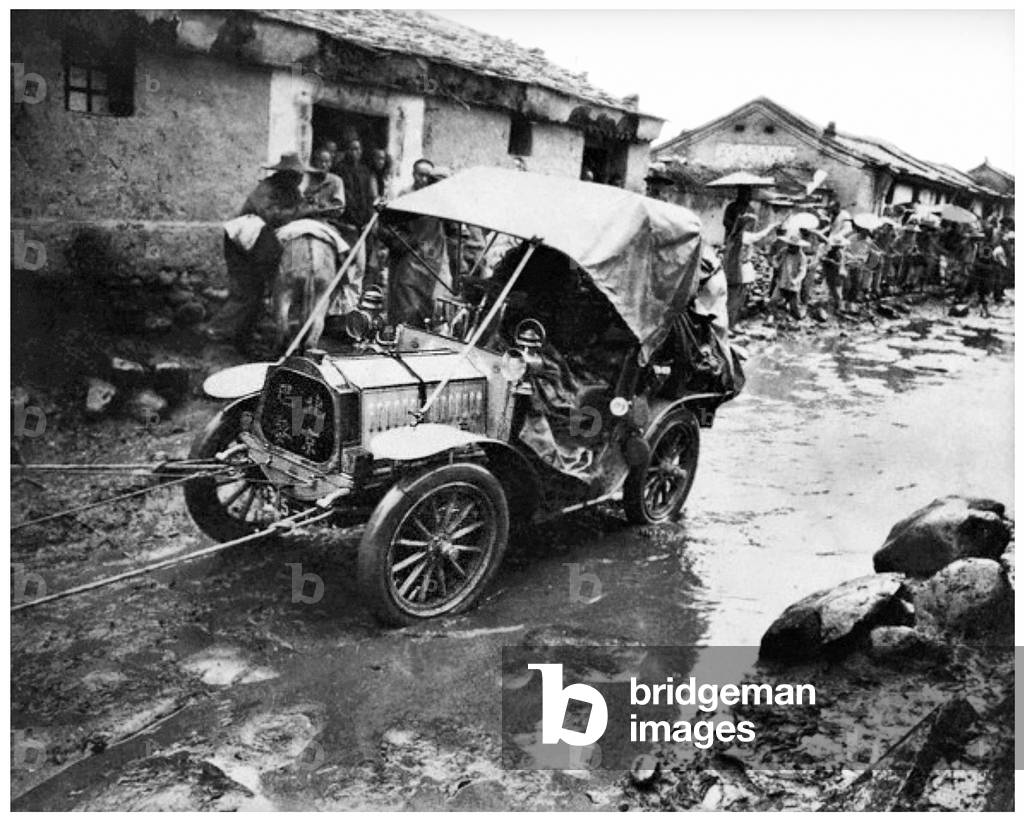China: A vehicle participating in the Beijing to Paris autorace, 1907 (photo)