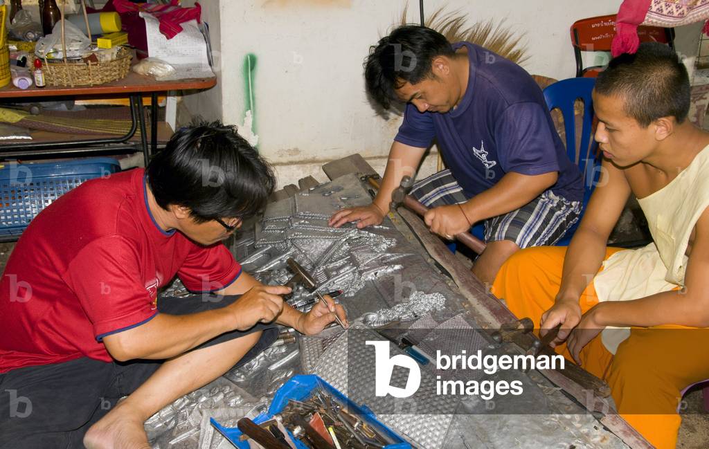 Thailand: Silversmiths at Wat Meun San, Chiang Mai, northern Thailand