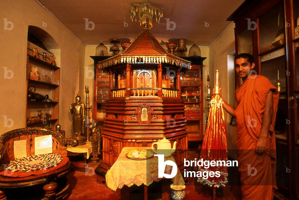 Sri Lanka: Left: The chair of the last king of Ceylon, Sri Vikrama Rajasinha (1780 - January 30, 1832). Middle: A copy of the Paththirippuwa at the Temple of the Tooth. Asgiriya Vihara (temple), Kandy