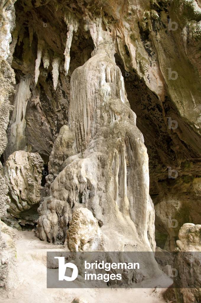 Thailand: Tham Phi Hua To cave (also known as Tham Hua Kalok), Than Bokkharani National Park, Krabi Province