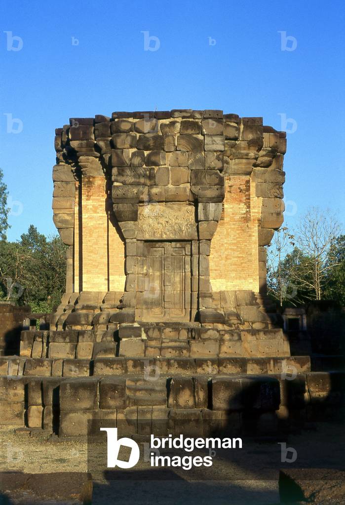 Thailand: The sandstone prang of Prasat Hin Wat Sa Kamphaeng Yai, Si Saket Province, Northeast Thailand