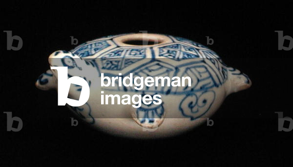 Blue and white pot in the form of a turtle, from Amman (ceramic)