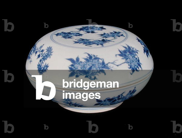 Blue and white circular box and cover painted with flowering branches, Chongzheng, 1635-44 (porcelain)